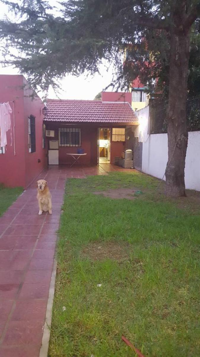 Hermosa casa 4 amb sobre amplio lote — foto 6