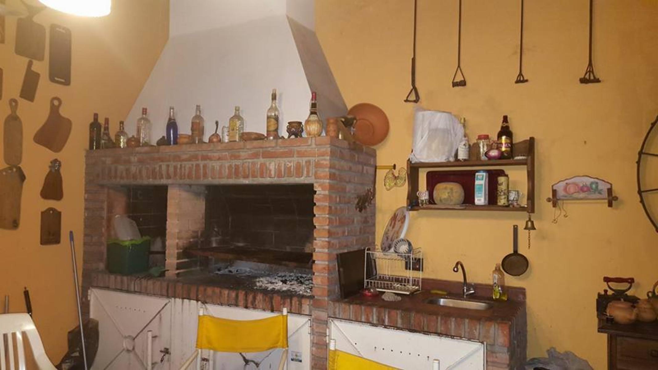 Hermosa casa 4 amb sobre amplio lote — foto 14