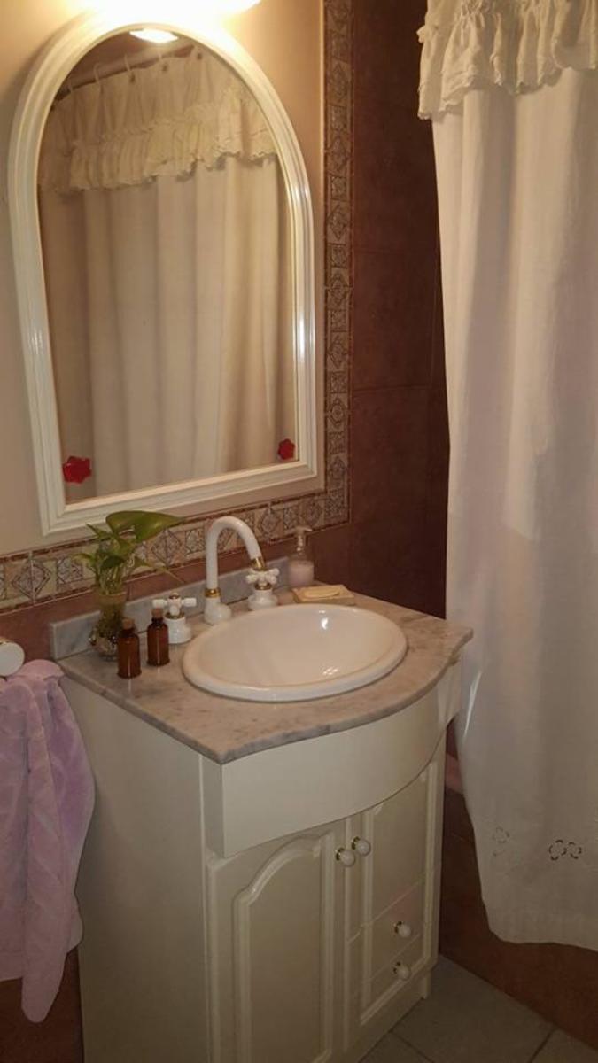 Hermosa casa 4 amb sobre amplio lote — foto 15