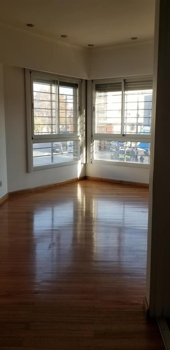 Exclusivo 3 ambientes. Impecable estado, sin expensas.