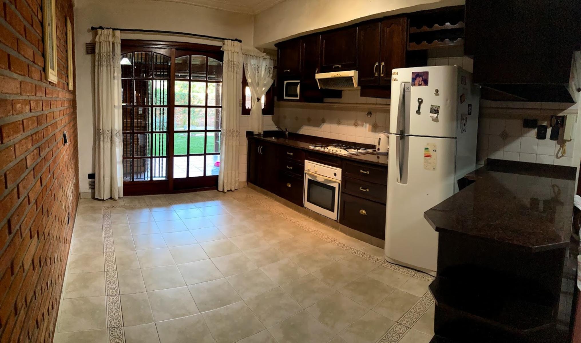 Hermoso Chalet 4 amb con parque, pileta y amplia cochera pasante — foto 7