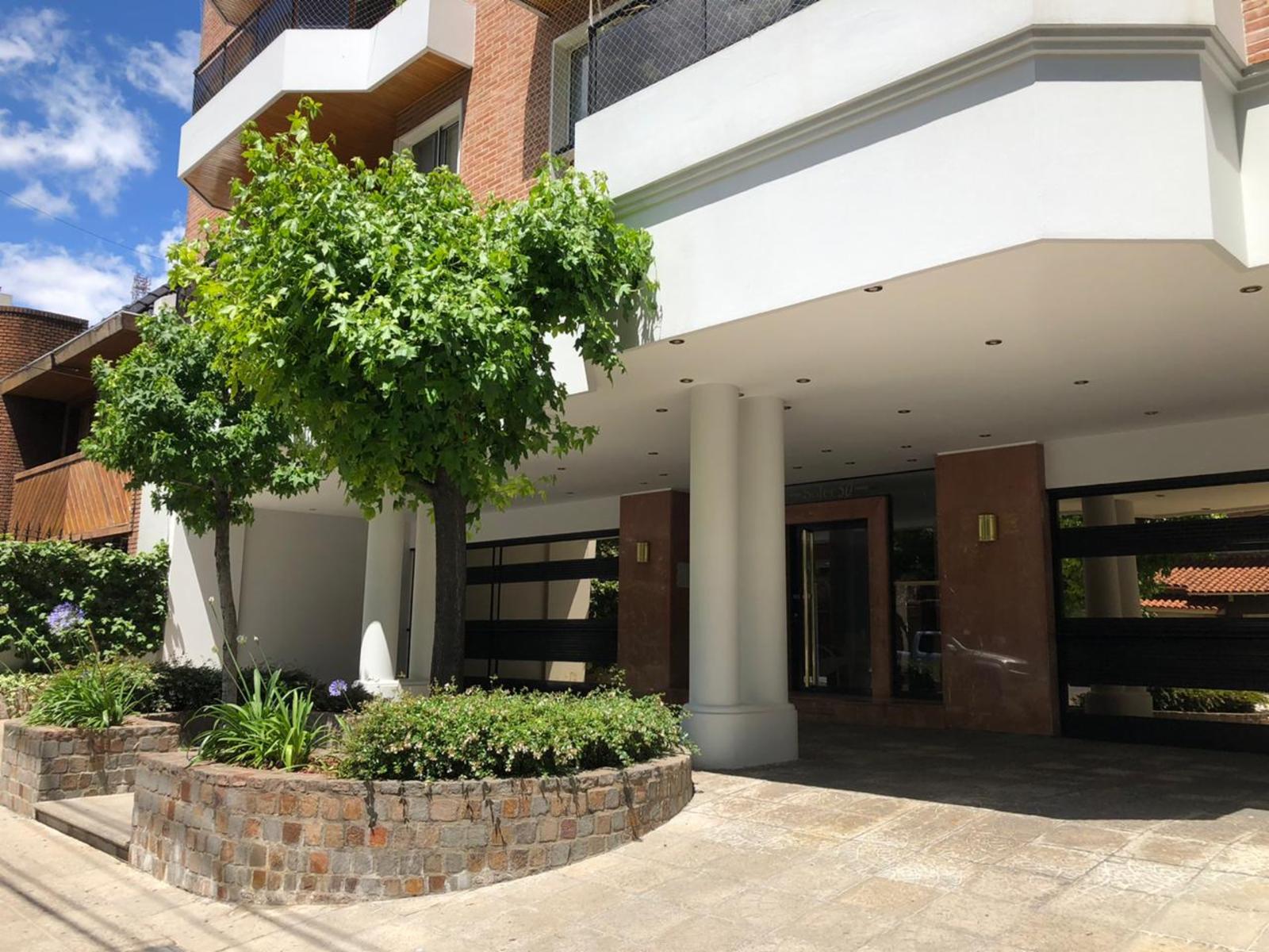 Excelente 2 amb, gran ubicacion - edificio de categoria