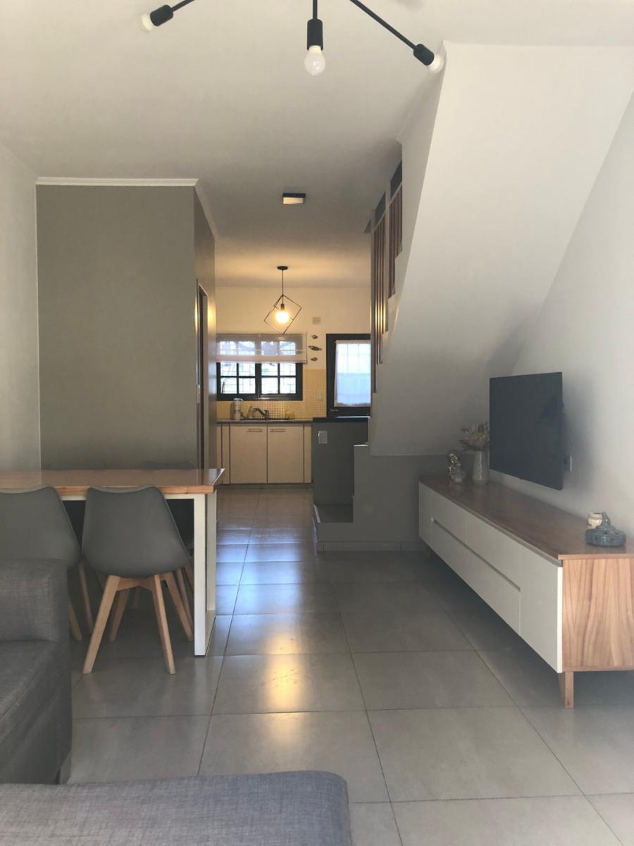 IMPECABLE Dúplex de 4 amb con patio y espacio para auto