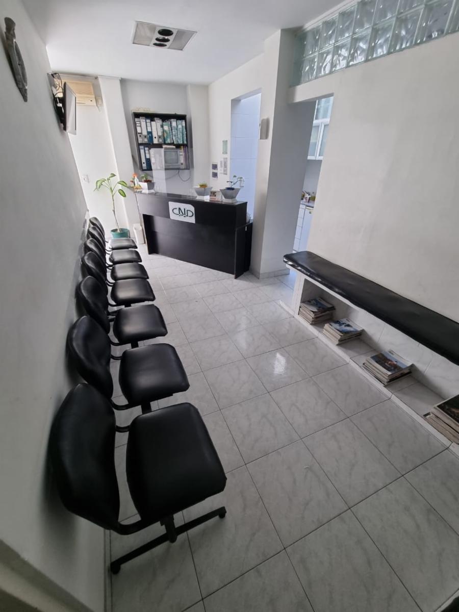 Inmejorable ubicación Consultorios mas departamento