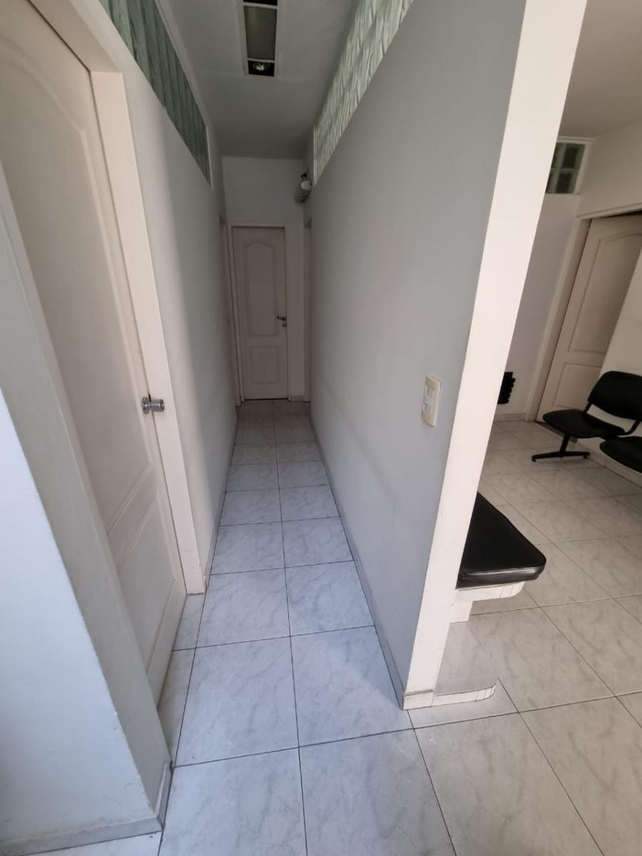 Inmejorable ubicación Consultorios mas departamento — foto 3