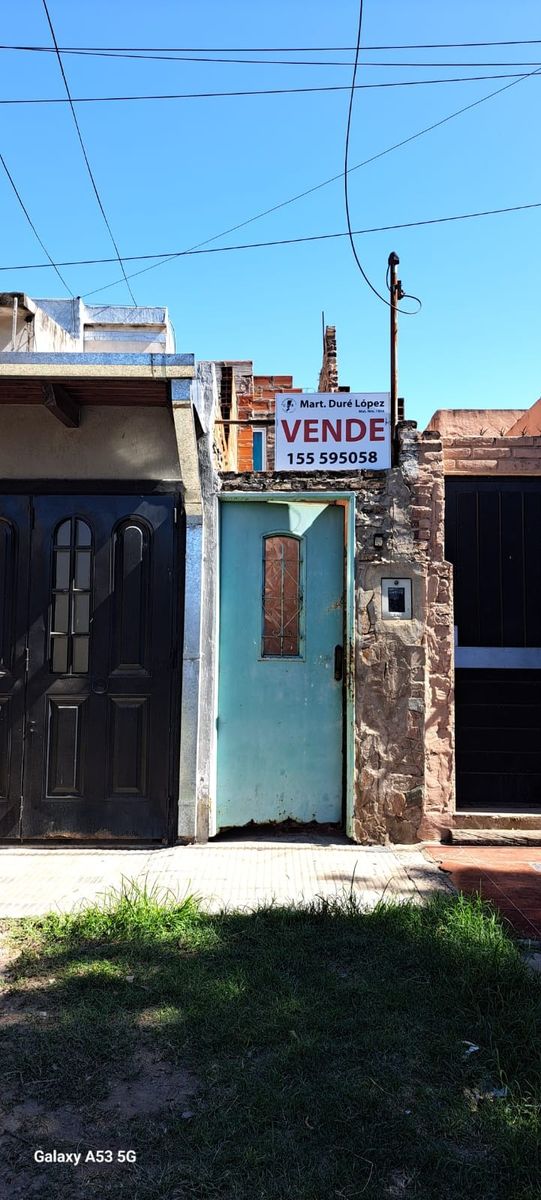 Casa muy cómoda en planta alta, 2 dormitorios. Escriturable