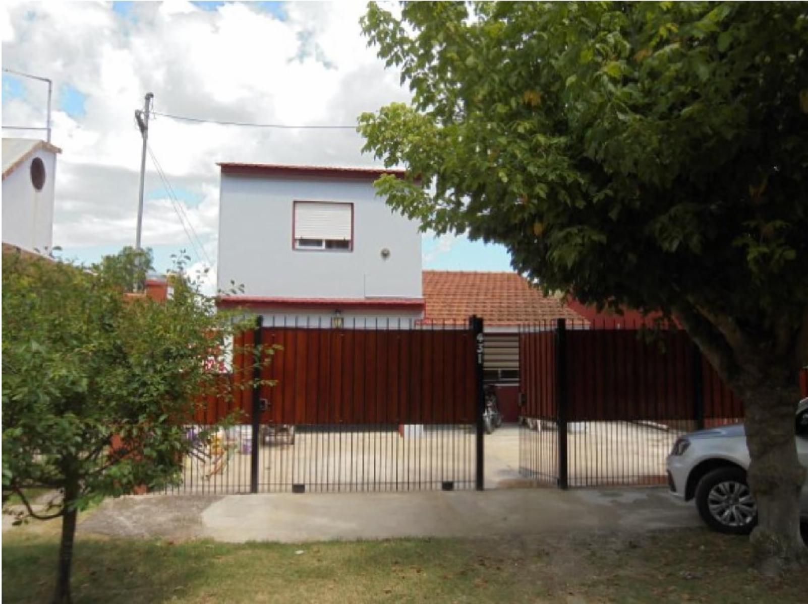 OPORTUNIDAD CHALET 3 AMBIENTES + 2 DEPTOS 2 AMB - ZONA NORTE-CON GAS NATURAL