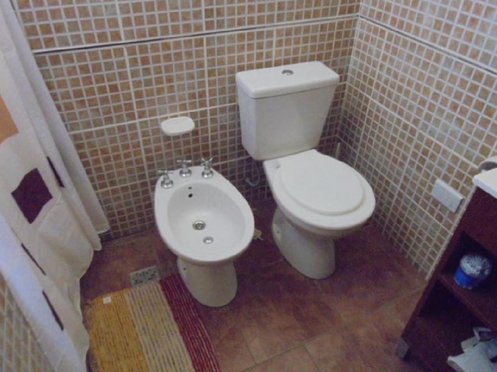 OPORTUNIDAD CHALET 3 AMBIENTES + 2 DEPTOS 2 AMB - ZONA NORTE-CON GAS NATURAL — foto 11