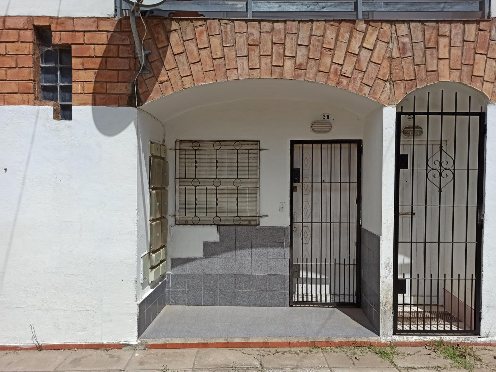 MONOAMBIENTE PB A LA CALLE- FRENTE A LA ARBOLEDA DEL ACA — foto 2