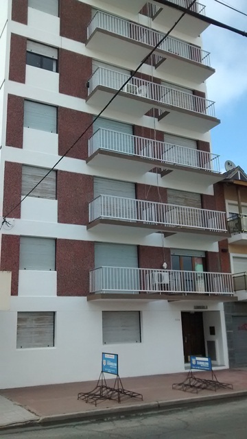 EN VENTA DEPARTAMENTO 3 AMBIENTES. ZONA CENTRO.