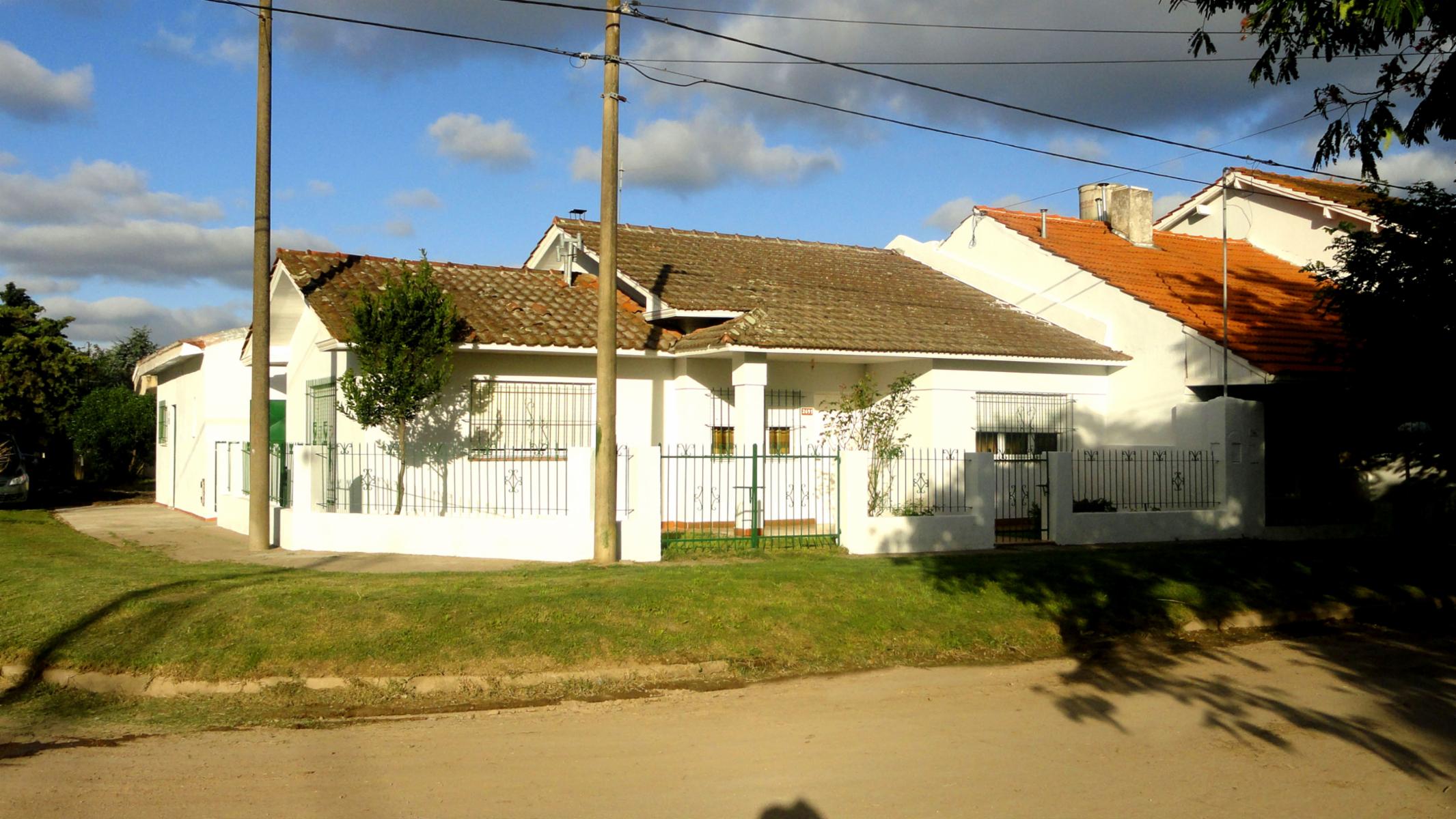 EXCELENTE CHALET DE 4 AMB. + DEPARTAMENTO DE 2 AMB. CON ENTRADA INDEPENDIENTE. - 1