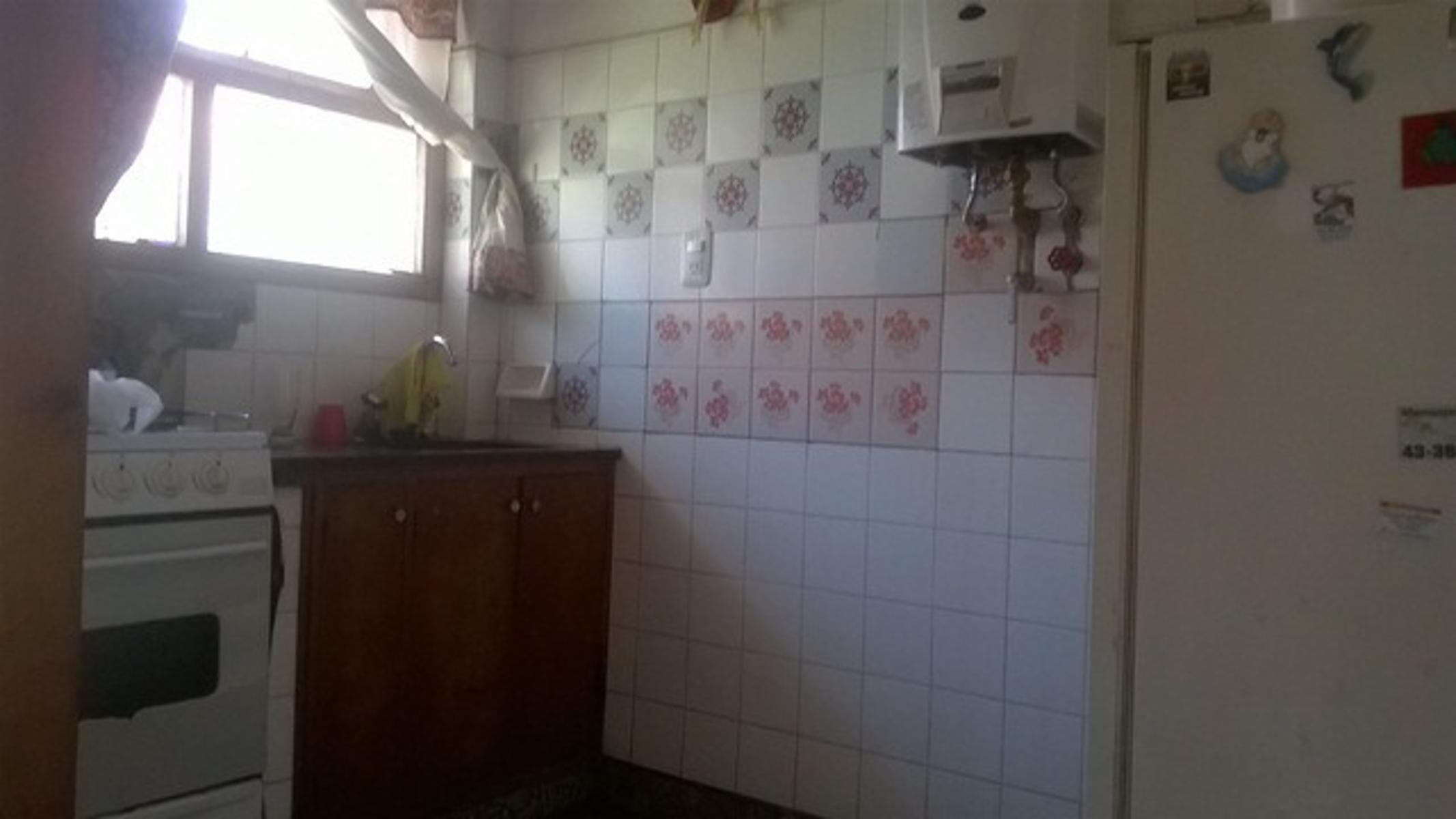 VENTA DE CASA MAS DEPARTAMENTO SOBRE AMPLIO LOTE Y MUY BIEN UBICADO - 3