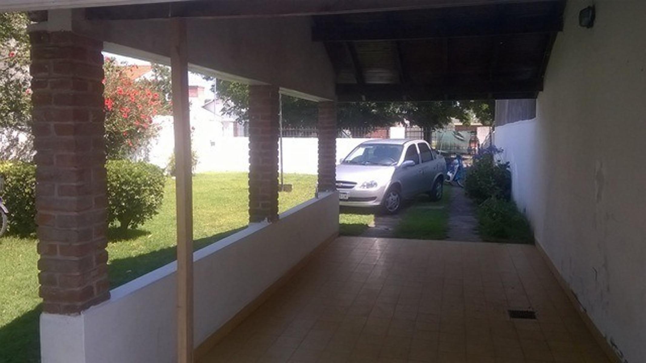 VENTA DE CASA MAS DEPARTAMENTO SOBRE AMPLIO LOTE Y MUY BIEN UBICADO - 8