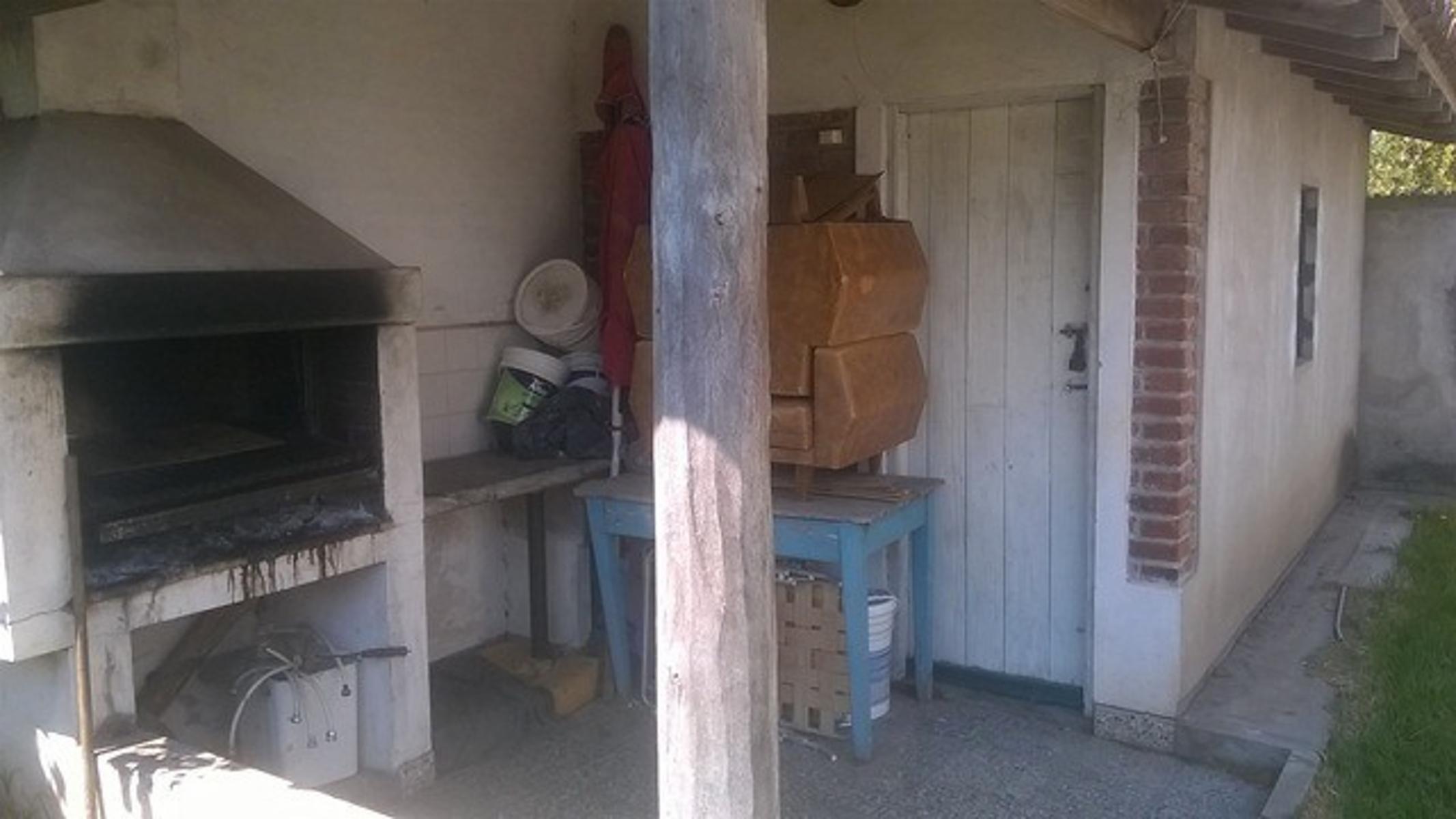 VENTA DE CASA MAS DEPARTAMENTO SOBRE AMPLIO LOTE Y MUY BIEN UBICADO - 16