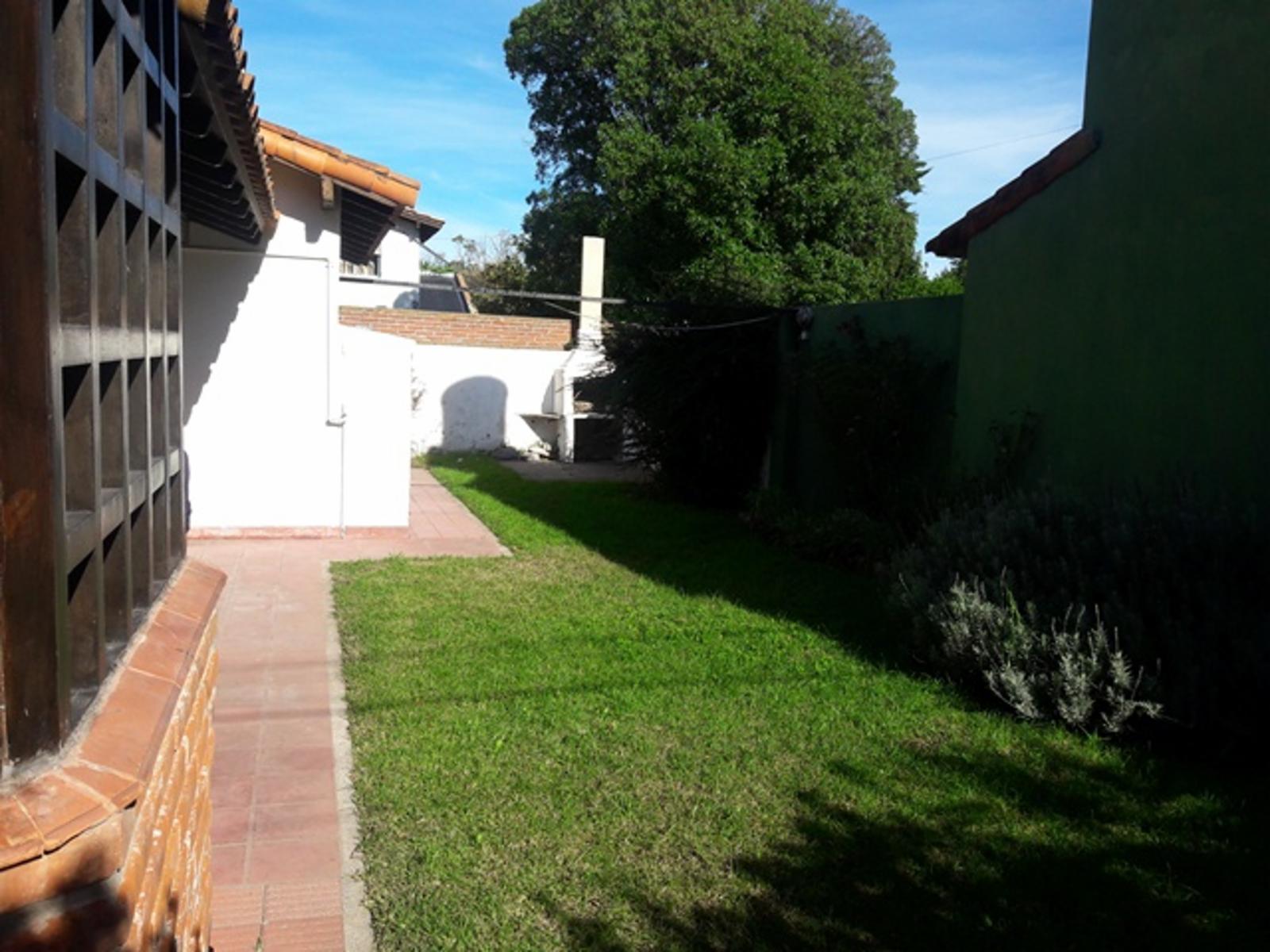 EXCELENTE CHALET EN VENTA MUY BIEN UBICADO EN LA CIUDAD DE MIRAMAR - 14