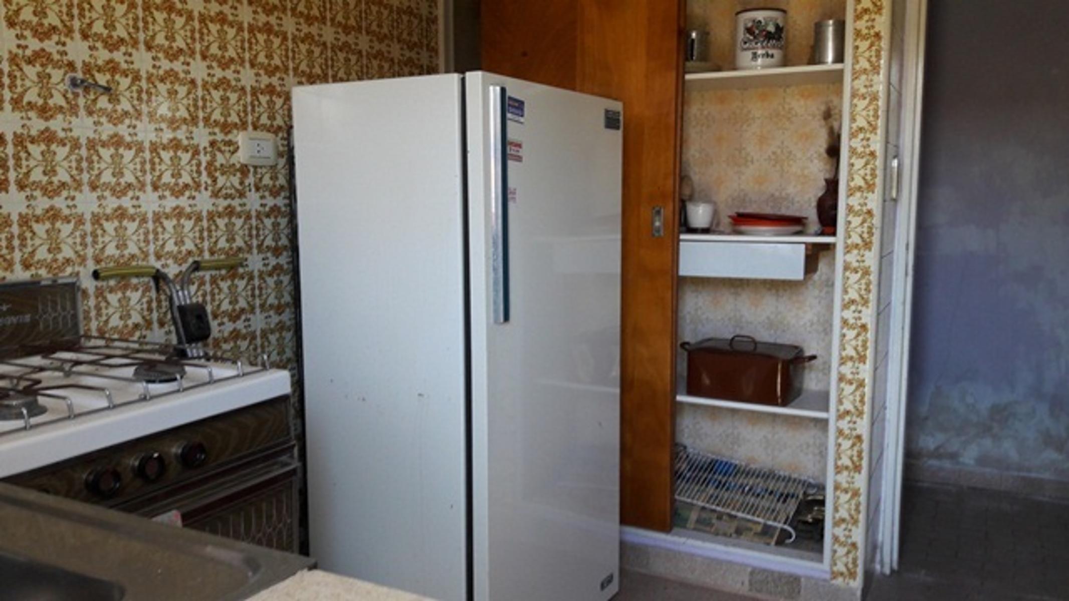 HERMOSO CHALET CON AMPLIO PARQUE EN MUY BUENA UBICACION — foto 5