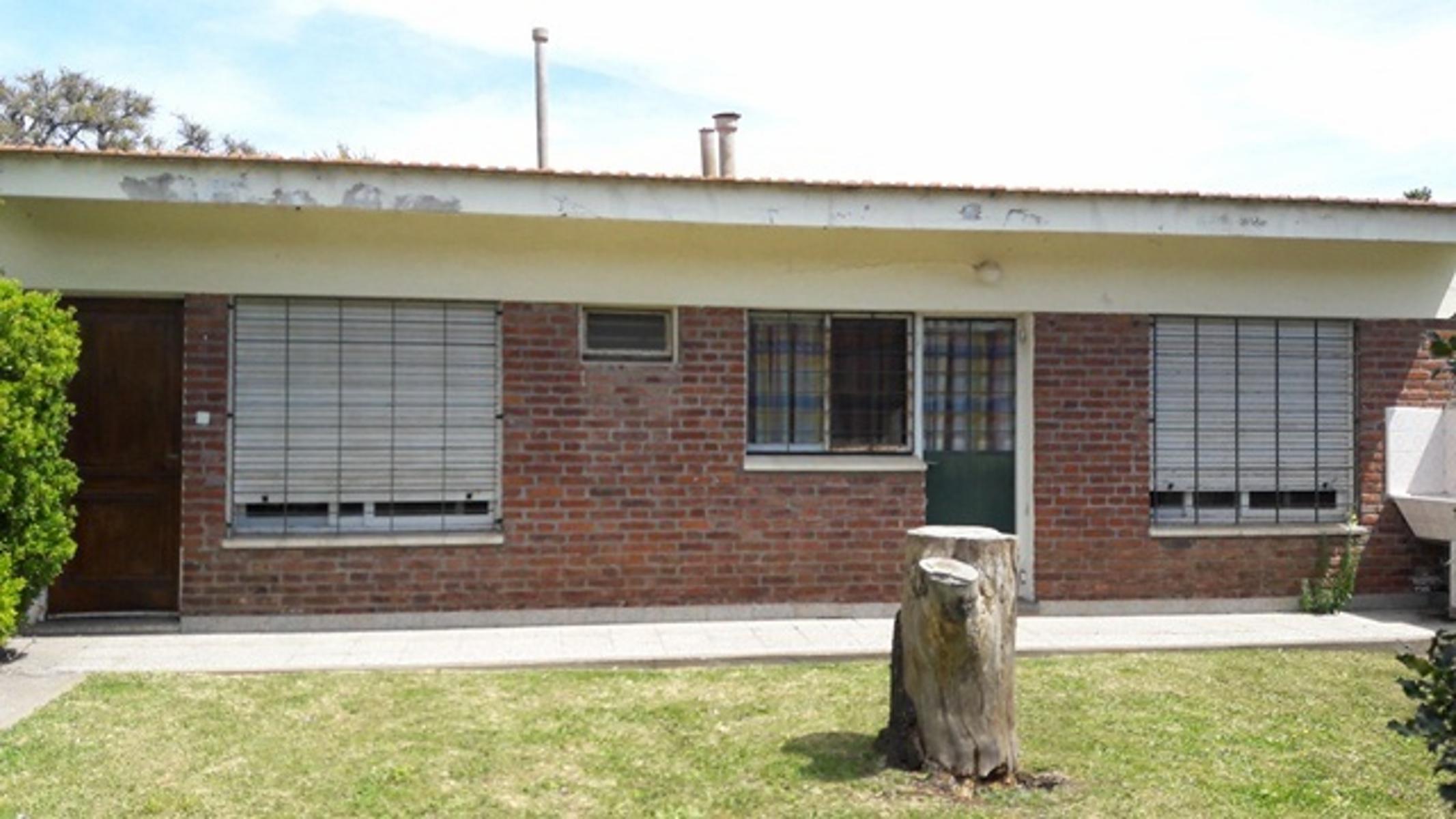 HERMOSO CHALET CON AMPLIO PARQUE EN MUY BUENA UBICACION — foto 7