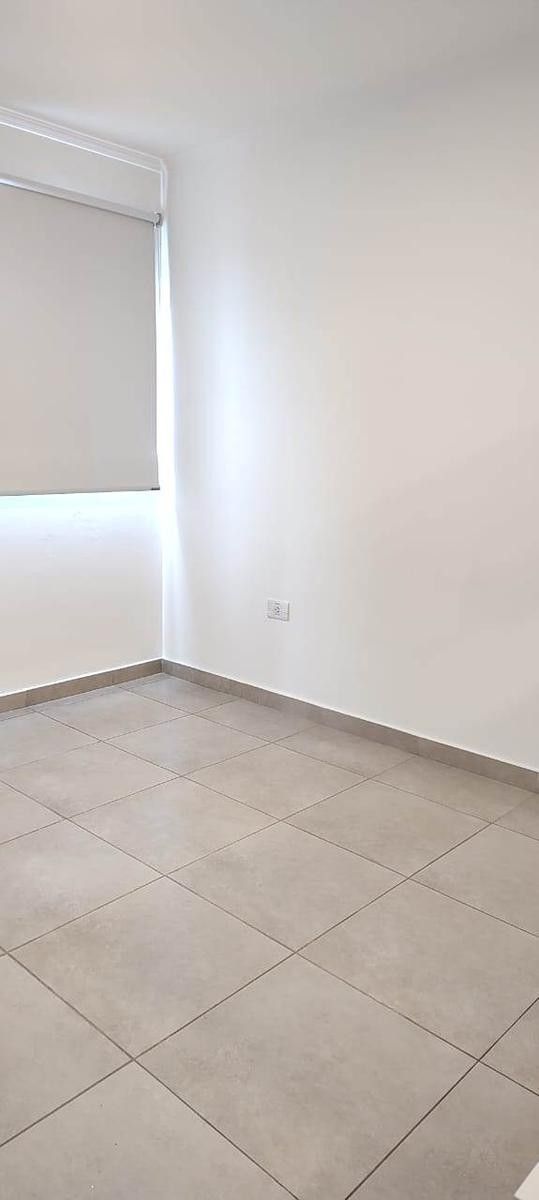 1 AMBIENTE CONTRAFRENTE ABIERTO - ZONA SAN JUAN Y SAN MARTIN — foto 4