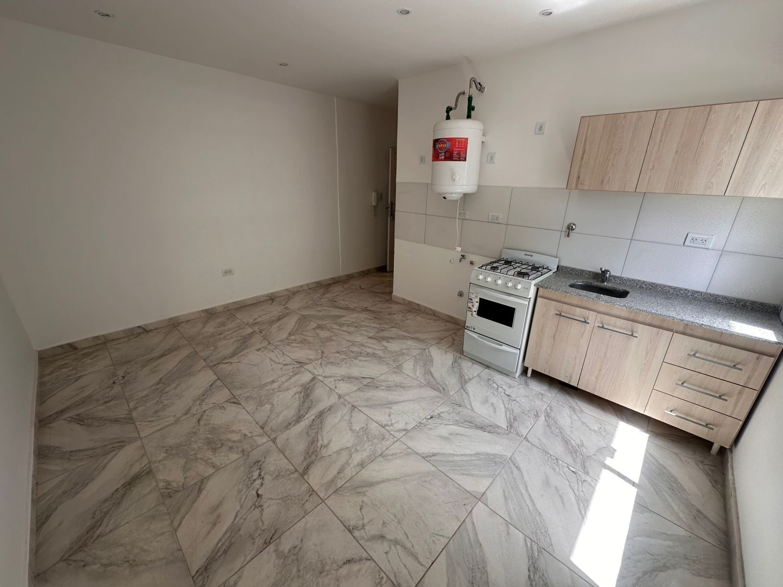 EN VENTA - PH de 2 ambientes al frente (todo al frente) Planta alta -1er piso por escalera.- ZONA ITALIA AL 1800 — foto 3