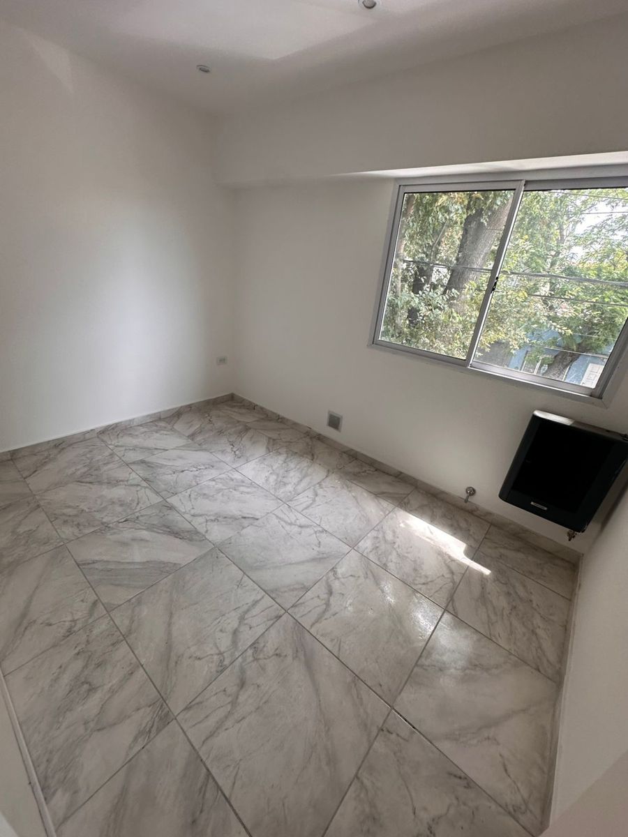 EN VENTA - PH de 2 ambientes al frente (todo al frente) Planta alta -1er piso por escalera.- ZONA ITALIA AL 1800 — foto 5