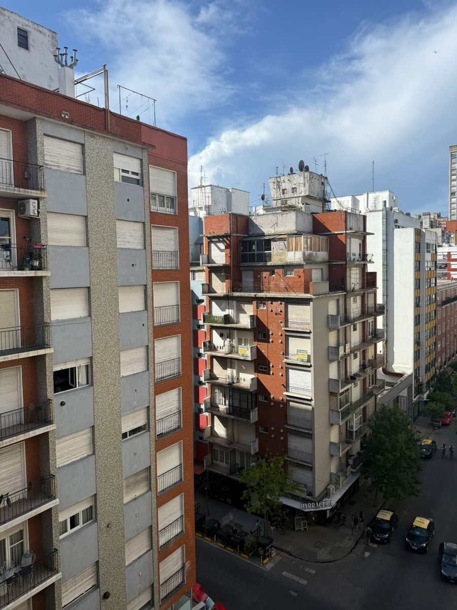 EN VENTA.- AMBIENTE CON BALCON A LA CALLE-ZONA CENTRO — foto 5