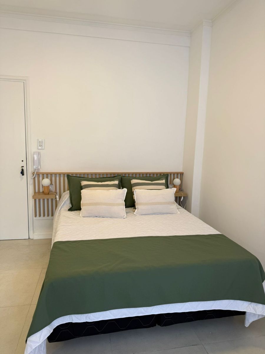 EN VENTA.- AMBIENTE CON BALCON A LA CALLE-ZONA CENTRO — foto 6
