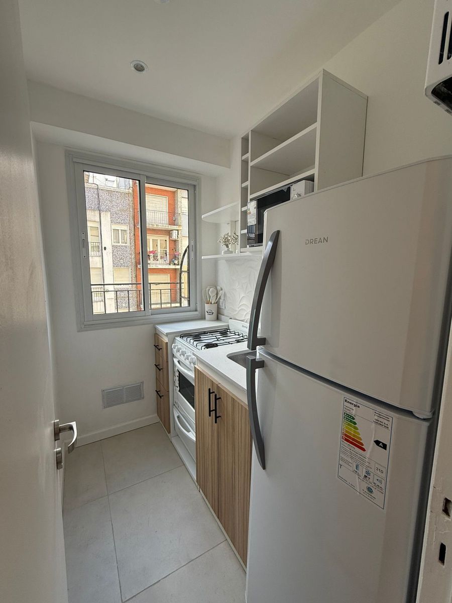 EN VENTA.- AMBIENTE CON BALCON A LA CALLE-ZONA CENTRO — foto 7
