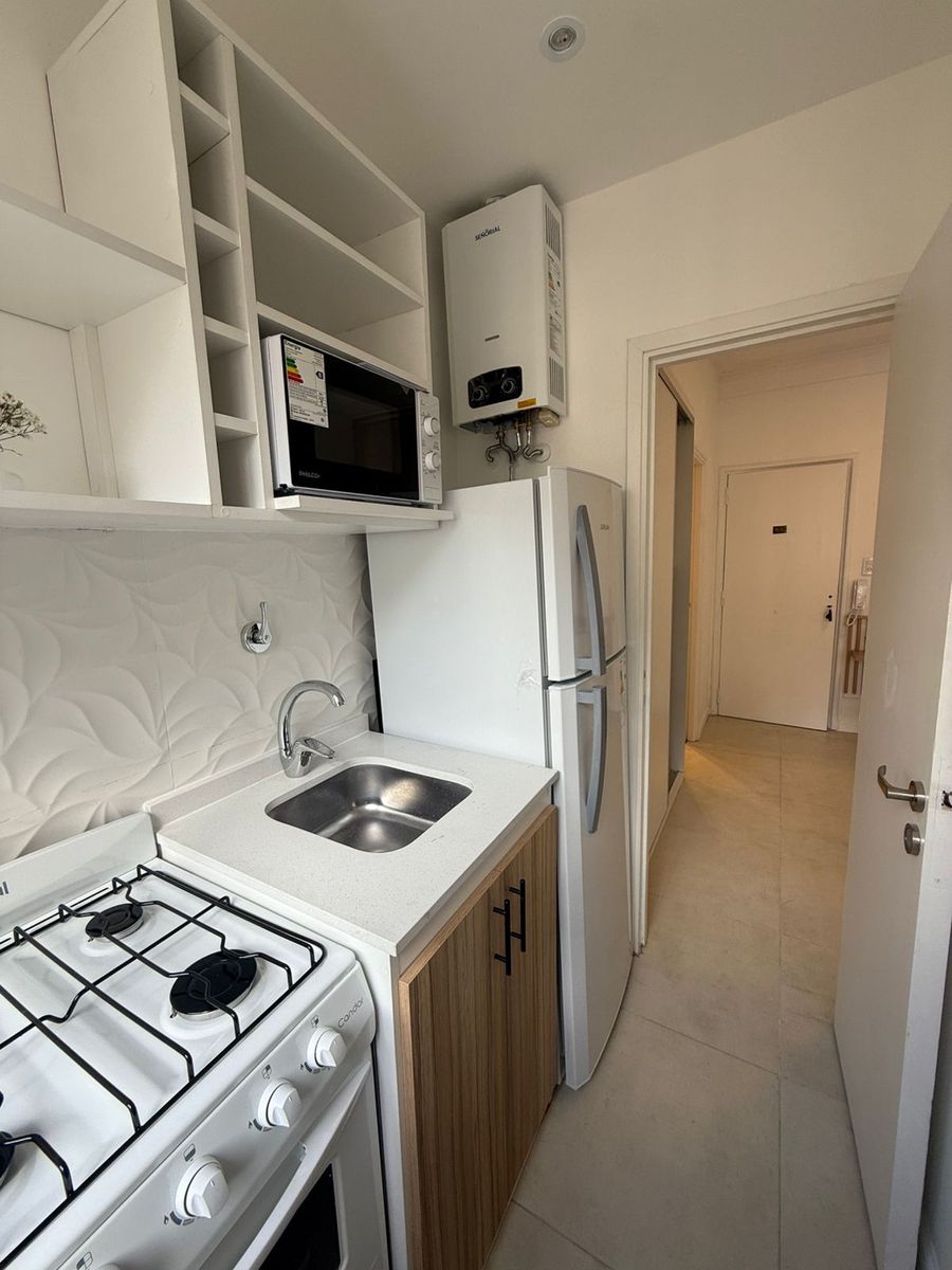 EN VENTA.- AMBIENTE CON BALCON A LA CALLE-ZONA CENTRO — foto 8