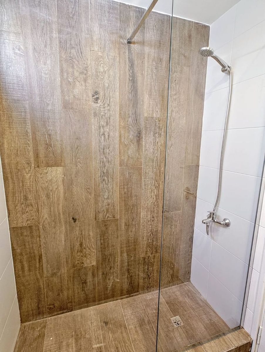 OPRTUNIDAD EN VENTA .-MONOAMBIENTE -CON COCINA INTEGRADA -CONDIVISIONDORMITORIO.-TOTALMENTE RECICLADO.-ZONA CENTRO — foto 4