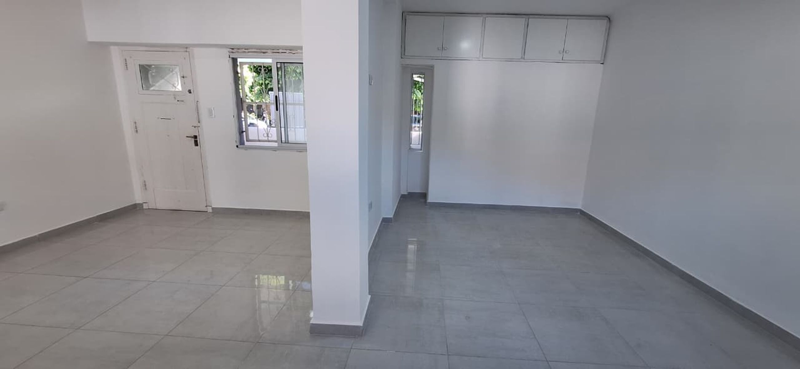 EN VENTA.- Casa de tres ambientes reciclada en el Barrio Parque Luro. Amedia cuadra de Av Tejedor. — foto 3