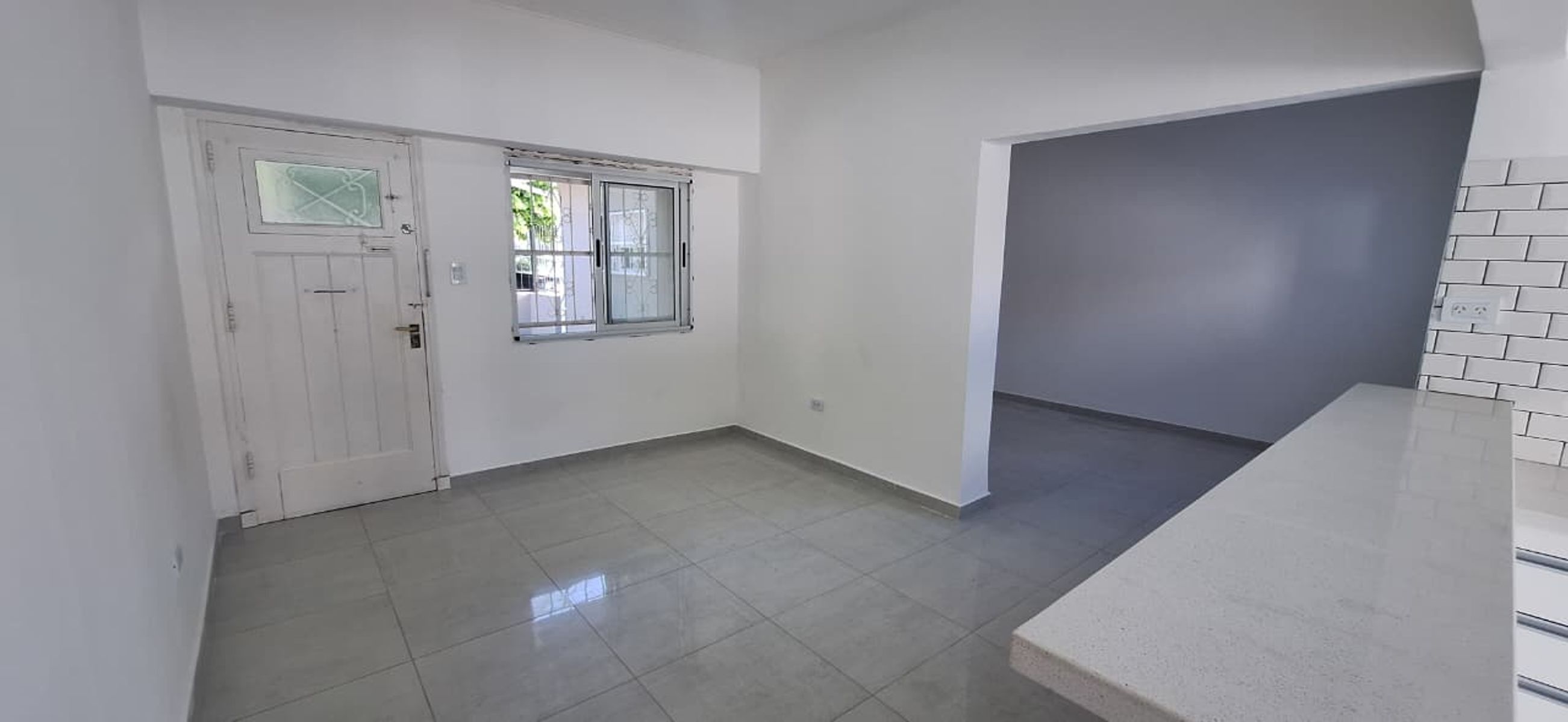 EN VENTA.- Casa de tres ambientes reciclada en el Barrio Parque Luro. Amedia cuadra de Av Tejedor. — foto 4