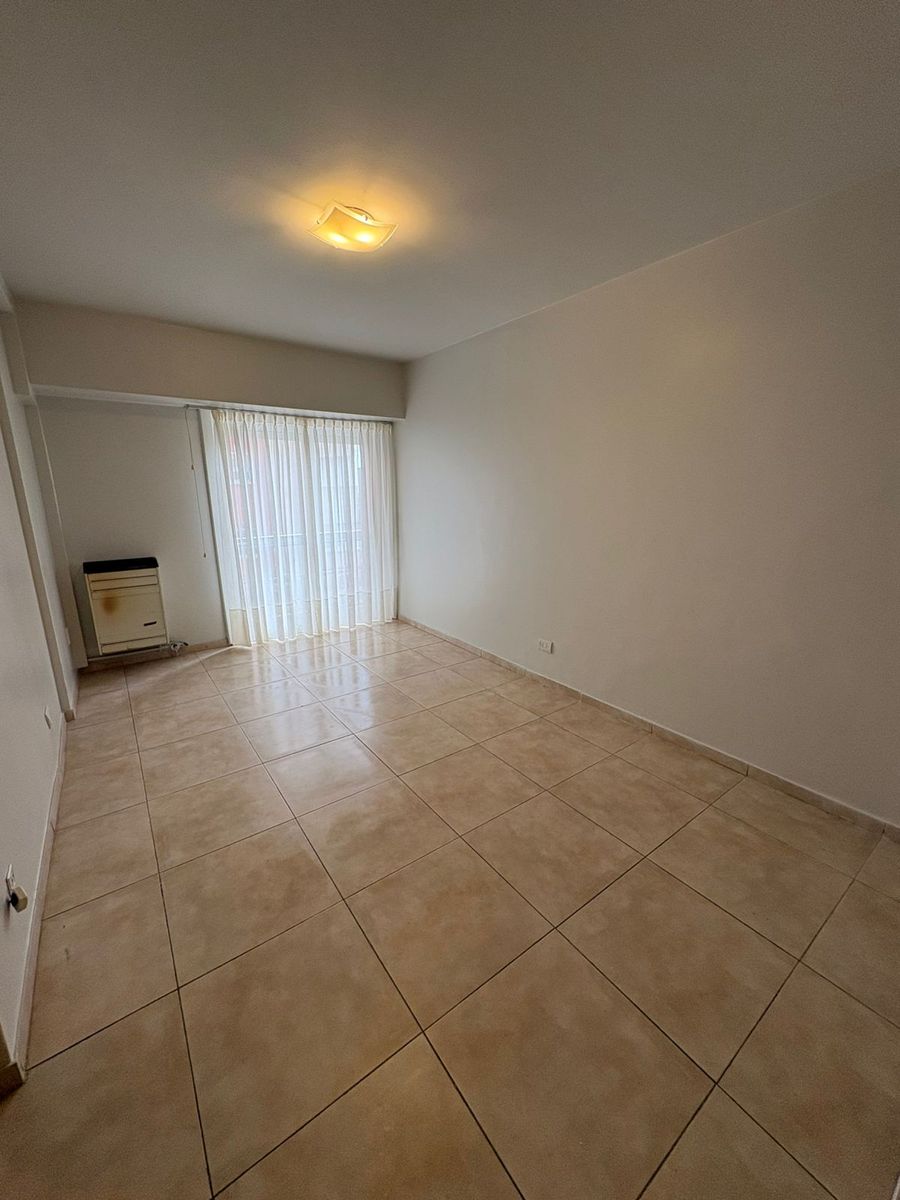 en venta departamento de 2 ambientes con balcón saliente, a la calle.zona centro Ubicación: Santa Fe 1600 — foto 3