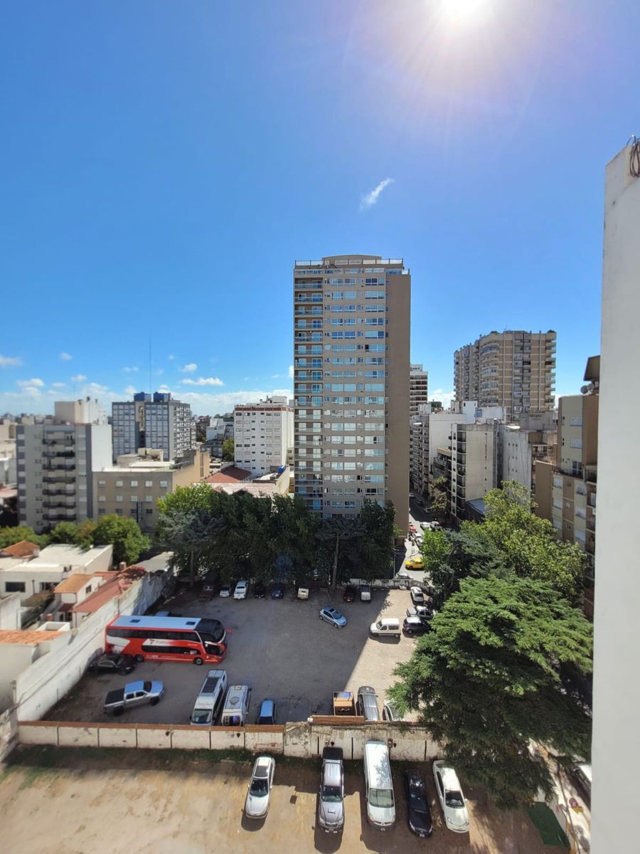 VENTA.- DEPARTAMENTO 2 AMBIENTES TOTALMENTE RECICLADO - LATERAL ABIERTO -con ESPACIO DE COCHERA.-ZONA GASCON AL2000
