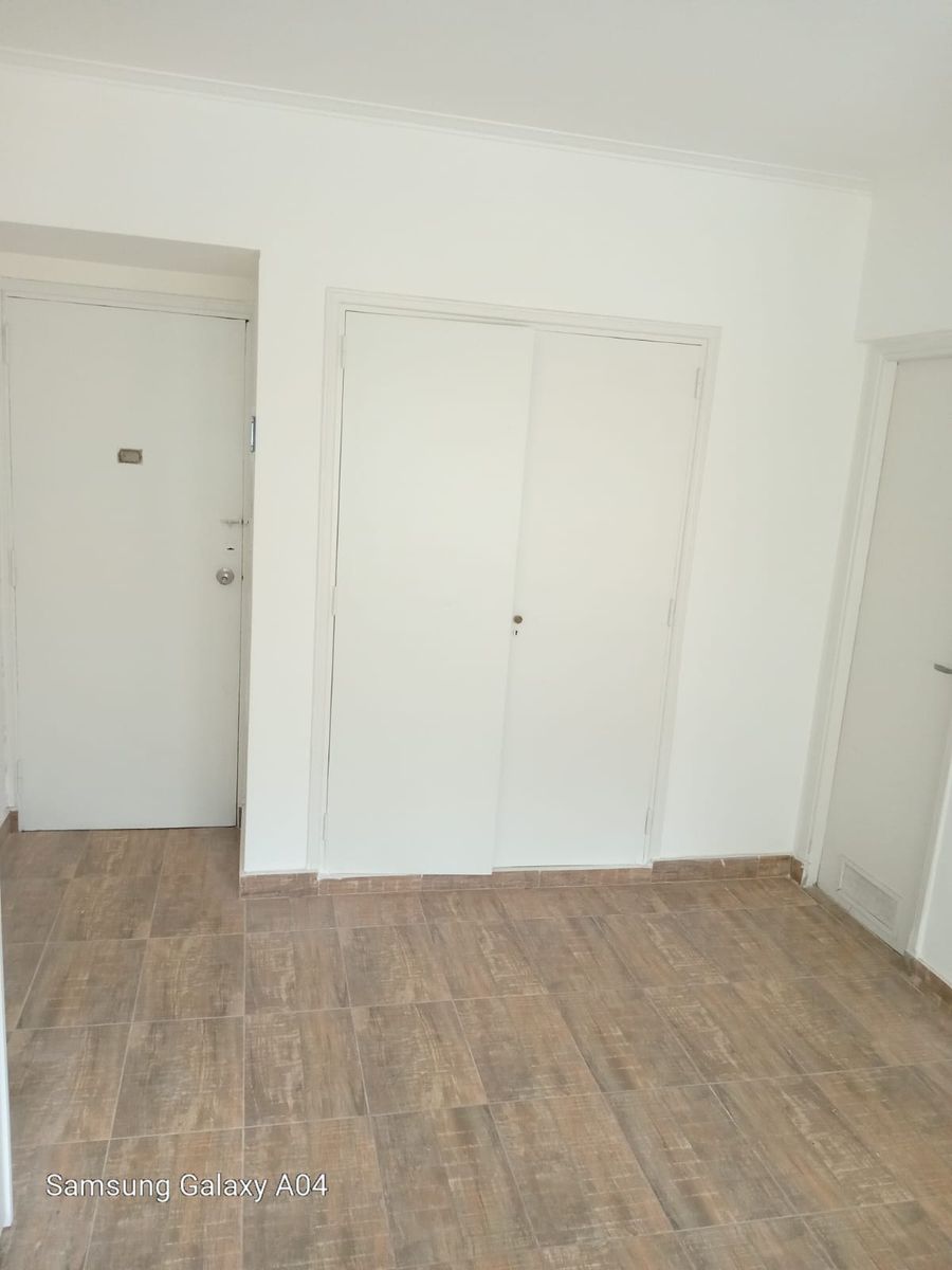OPORTUNIDAD.- VENTA DEPTO UN AMBIENTE RECICLADO A LA CALLE -ZONA CENTRO - 4