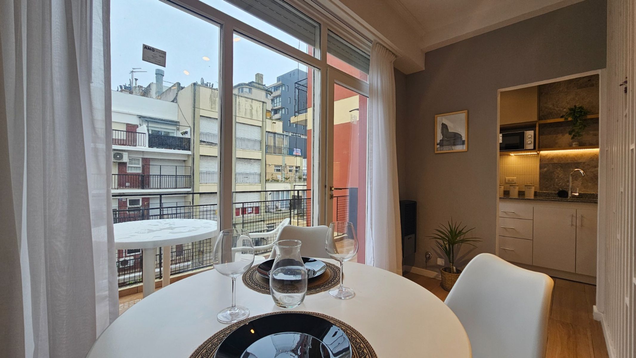 OPORTUNIDAD.- DEPARTAMENTO DE UN AMBIENTE - CON BALCON TERRAZA.-ZONA CENTRO. — foto 7