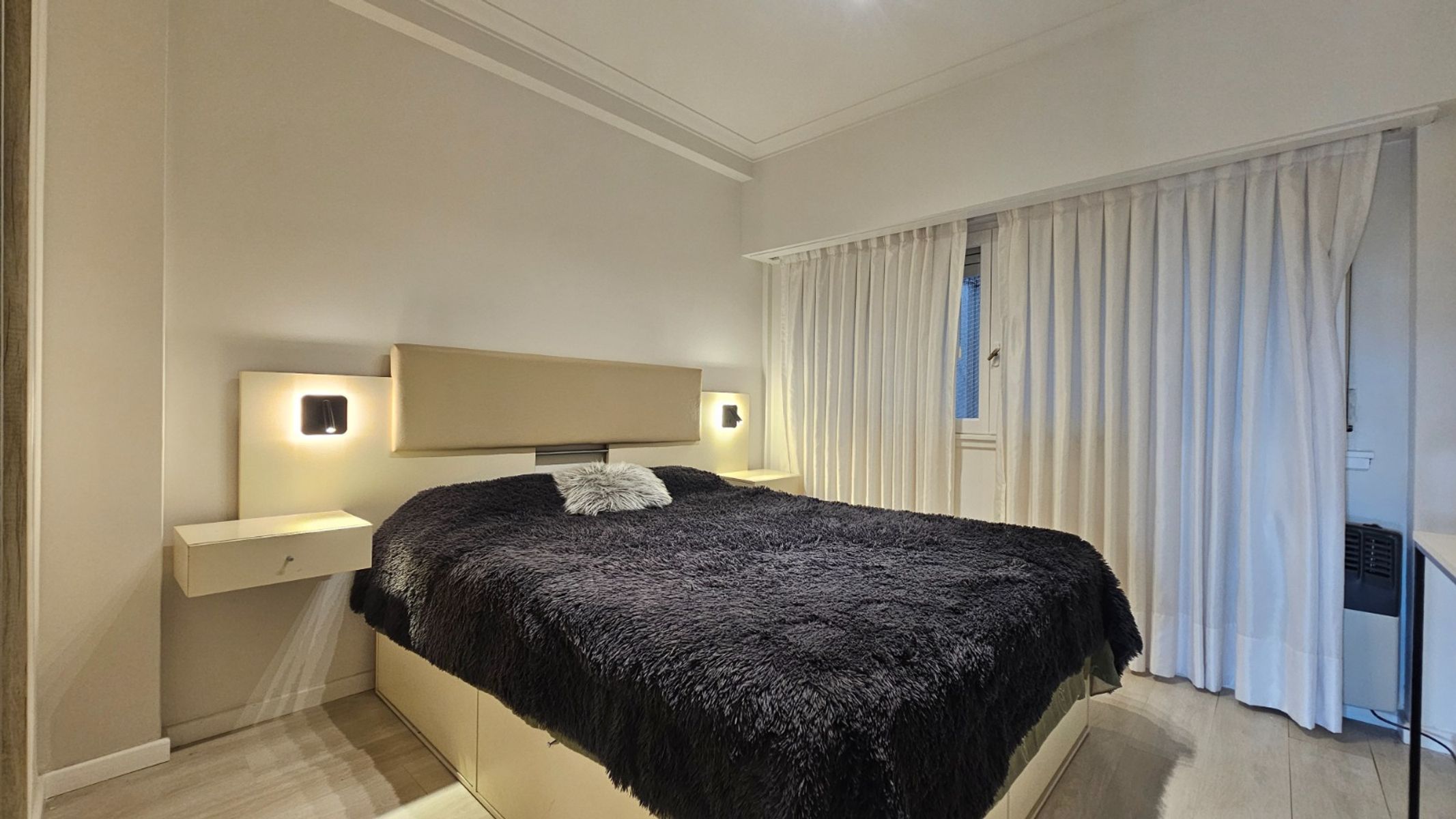 OPORTUNIDAD .- DEPARTAMENTO DE 2AMBIENTES - CON BALCON SALIENTE CON VISTA ABIERTA A PLAZA COLON - VEREDA DE SOL. — foto 6
