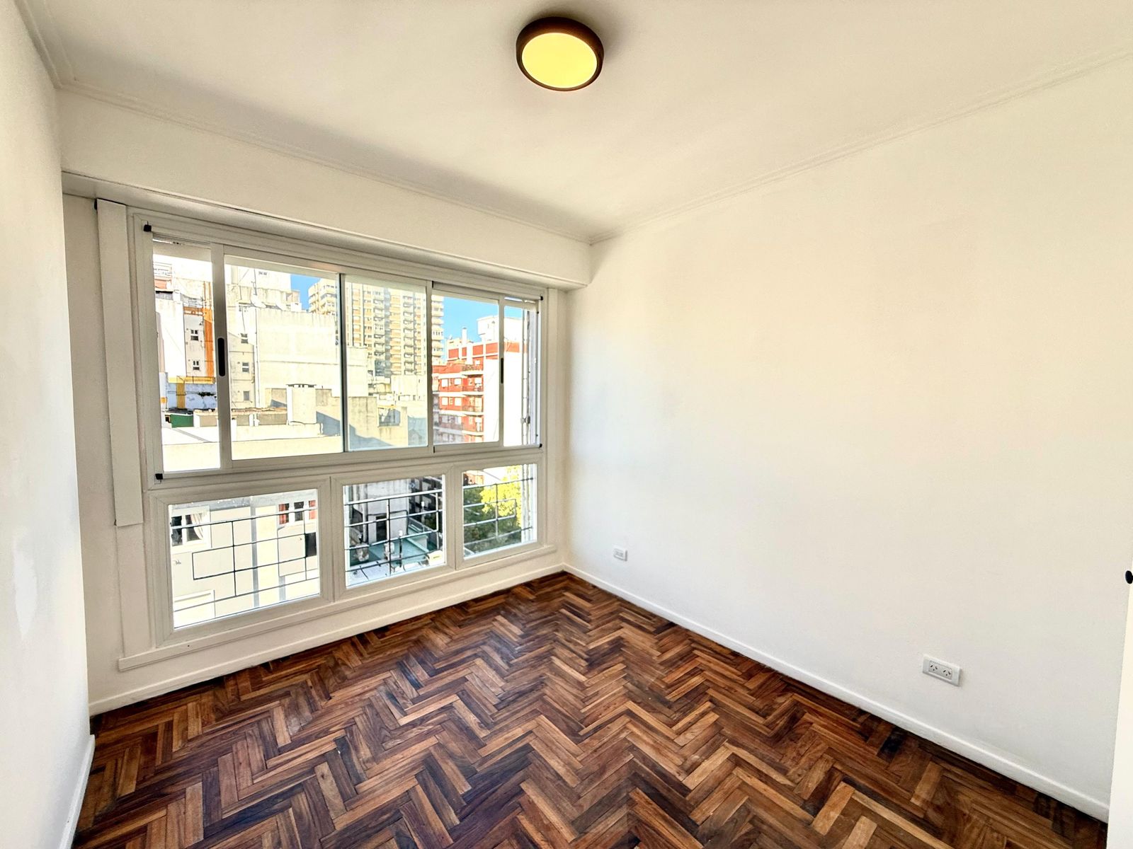 VENTA.- OPORTUNIDAD.- DEPTO.2 AMBIENTES TOTALMENTE EXTERNO.- ZONA MACROCENTRO — foto 4