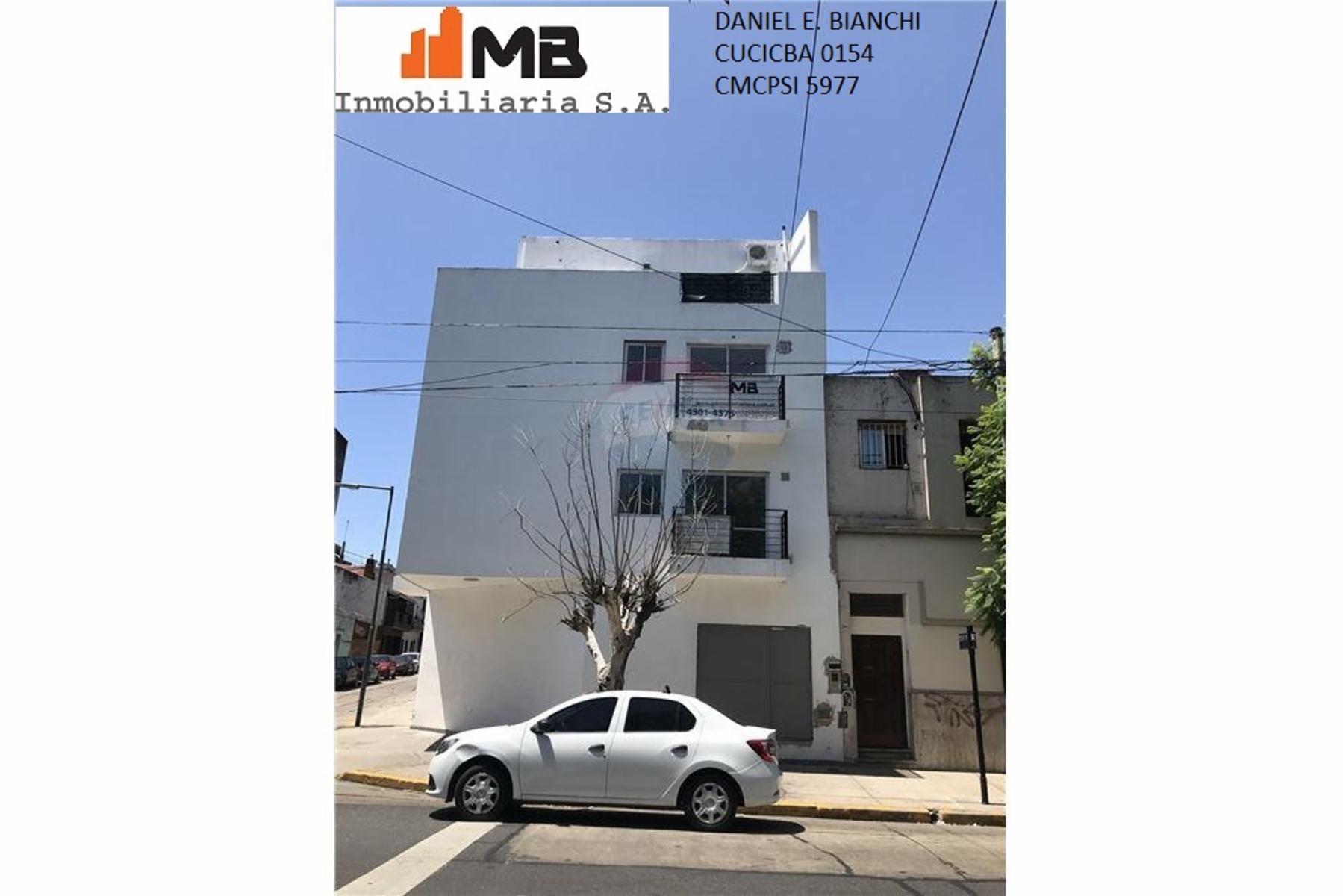PARQUE CHACABUCO VENTA TRES AMBIENTES CON BALCÓN Y TERRAZA.
