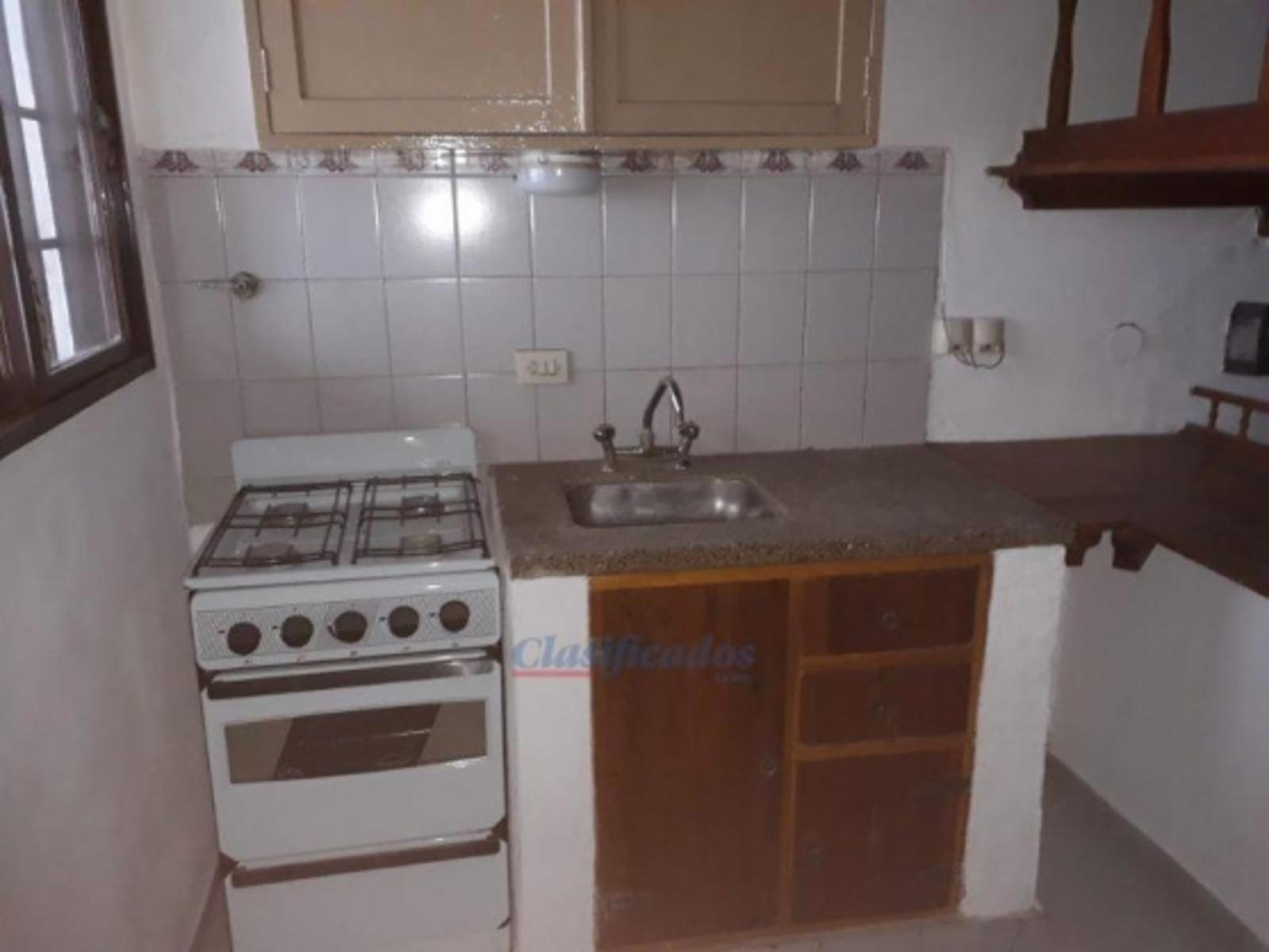 ALQUILO CASA DE 1 DOR BARRIO GENERAL BUSTOS GIANELLI 562 - 4