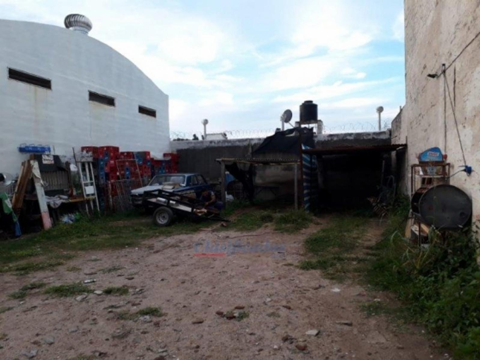 VENDO COMPLEJO DE 4 DPTOS DE 2 DOR + COCHERAS VILLA CORINA — foto 2