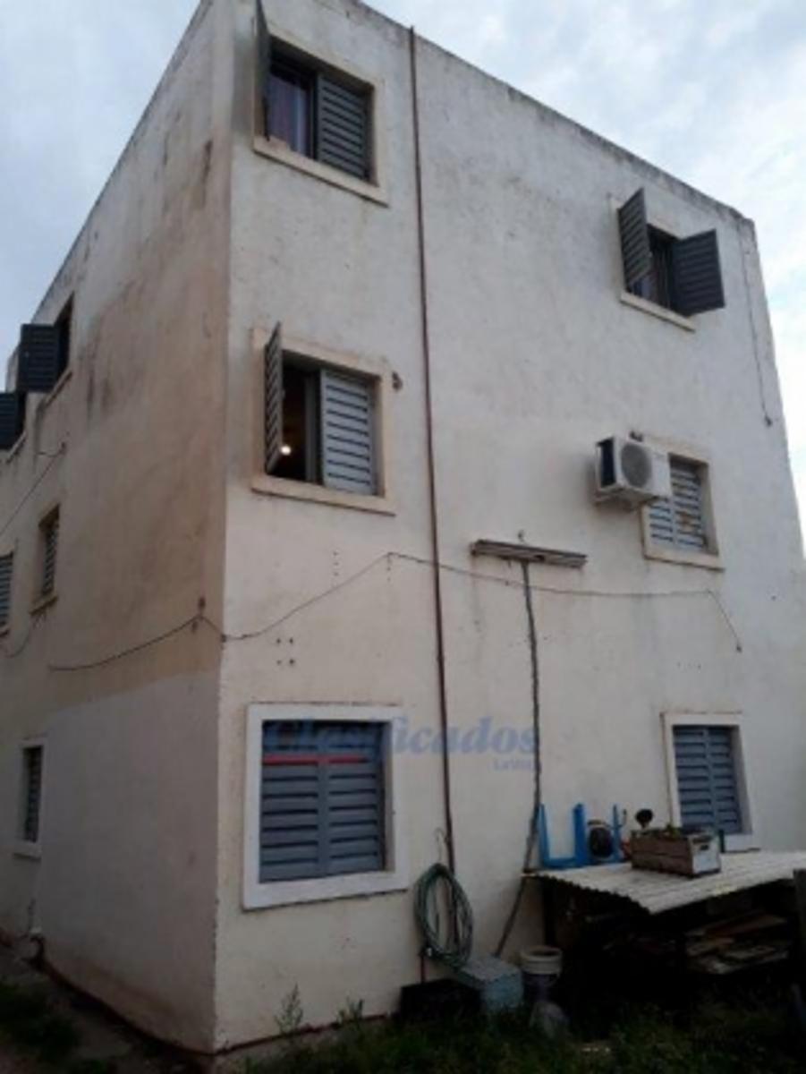 VENDO COMPLEJO DE 4 DPTOS DE 2 DOR + COCHERAS VILLA CORINA — foto 3