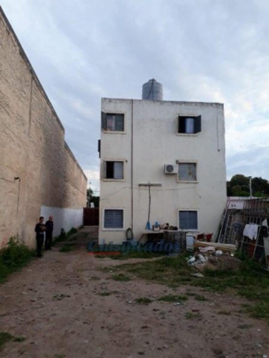 VENDO COMPLEJO DE 4 DPTOS DE 2 DOR + COCHERAS VILLA CORINA — foto 4
