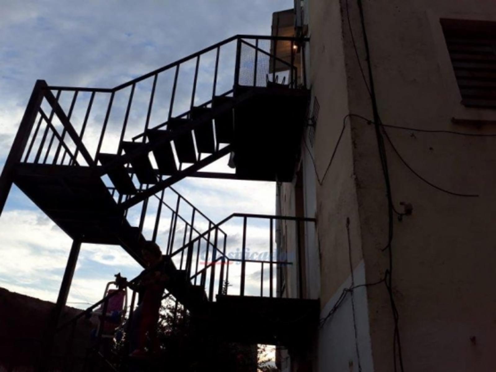 VENDO COMPLEJO DE 4 DPTOS DE 2 DOR + COCHERAS VILLA CORINA — foto 6