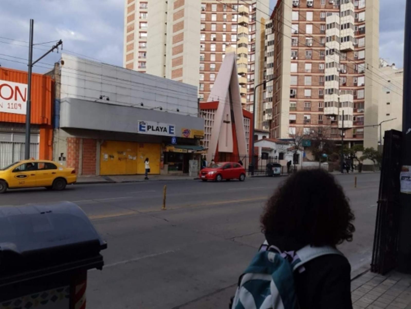 ALQUILO COCHERA EN ALBERDI / CENTRO PARA AUTOS Y MOTOS - ESTADÍAS O MENSUAL - 1