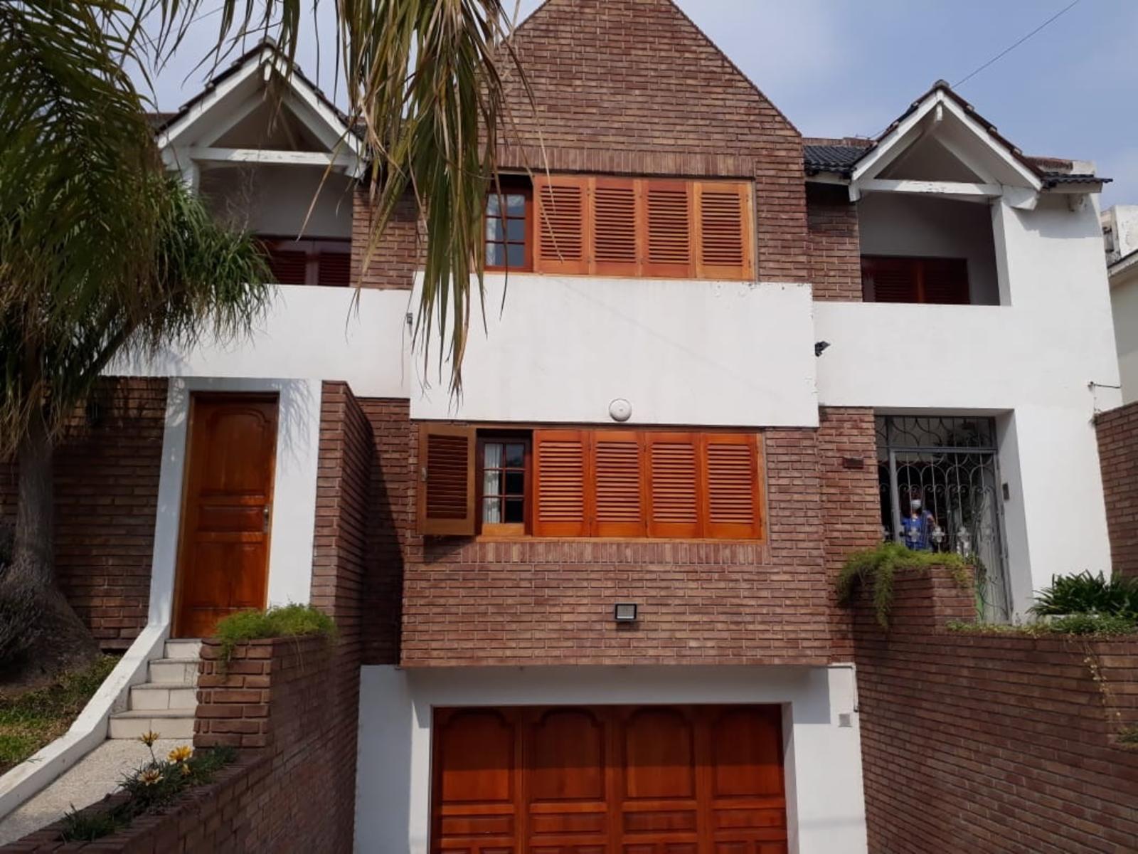 VENTA CASA 3 DORMITORIOS BARRIO PARQUE CHACABUCO