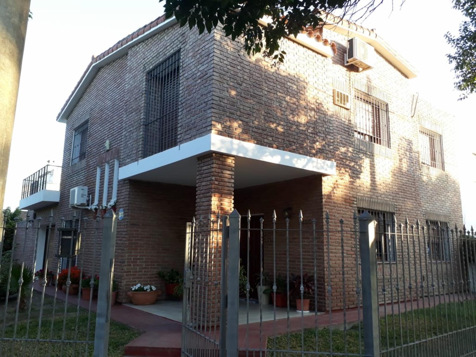 VENTA CASA 4 DORMITORIOS BARRIO MAIPU