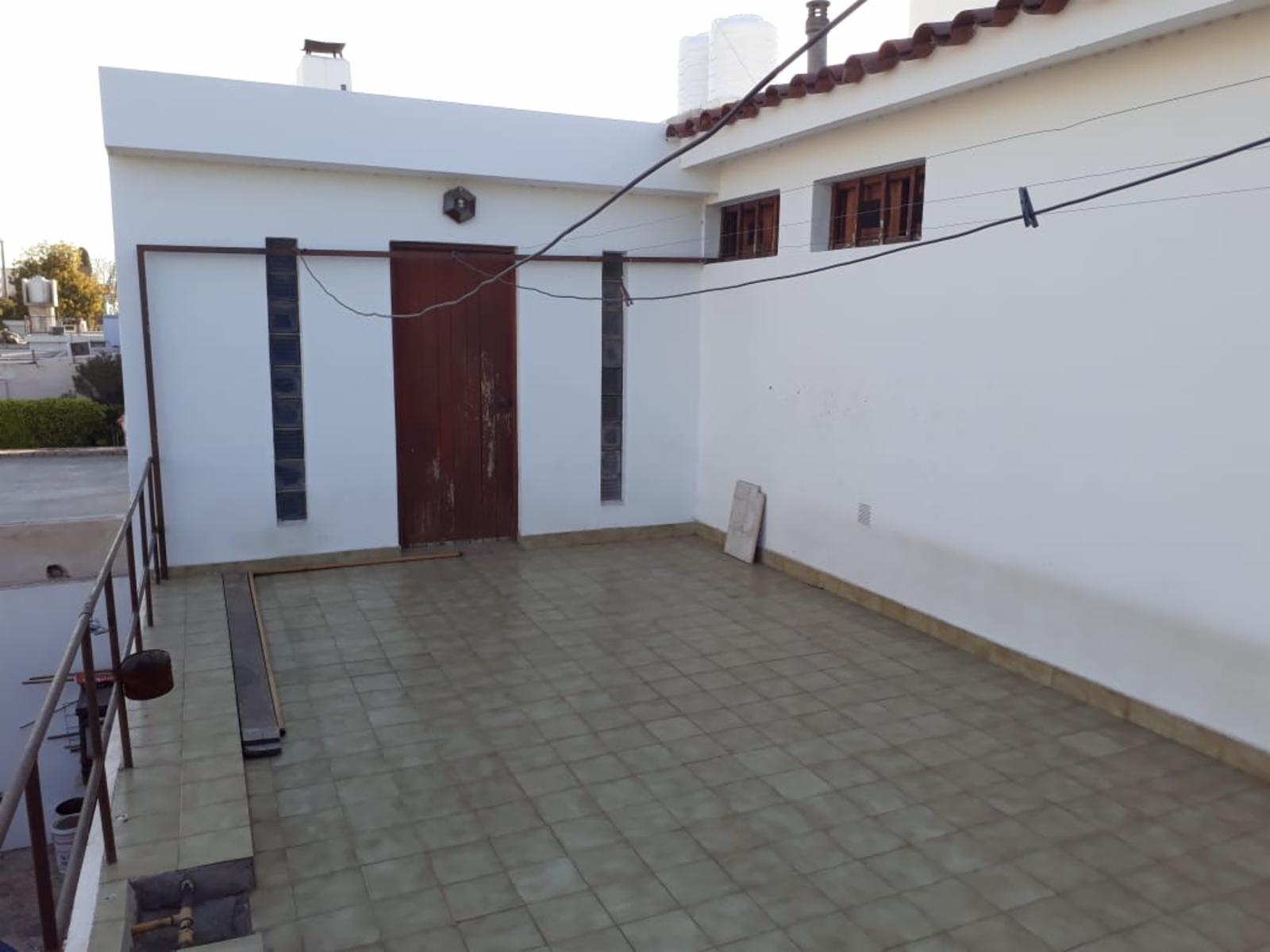 VENTA CASA 4 DORMITORIOS BARRIO MAIPU — foto 2