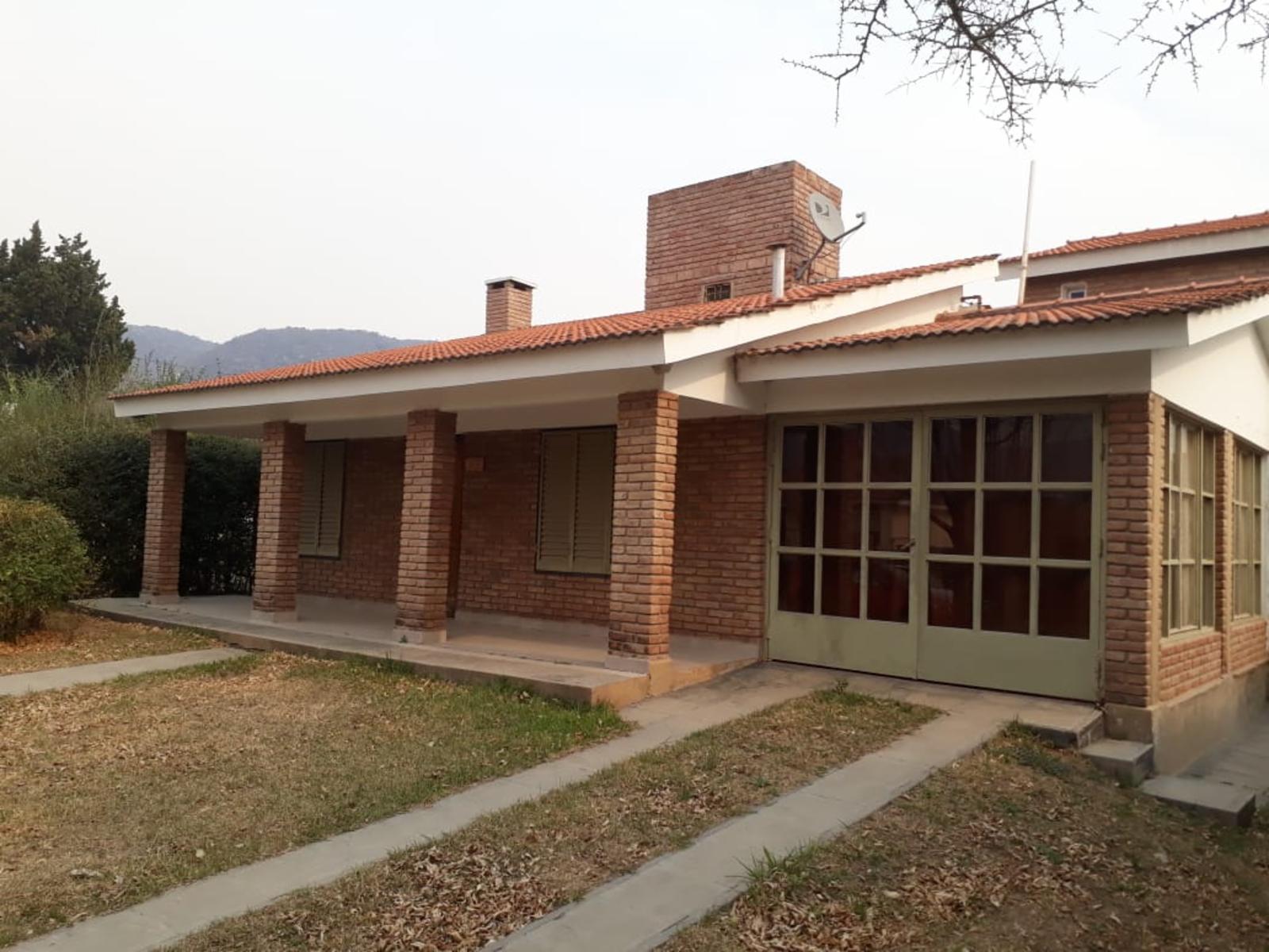 VENTA CASA 2 DORMITORIOS MAS DEPARTAMENTO SOL Y RIO VILLA CARLOS PAZ