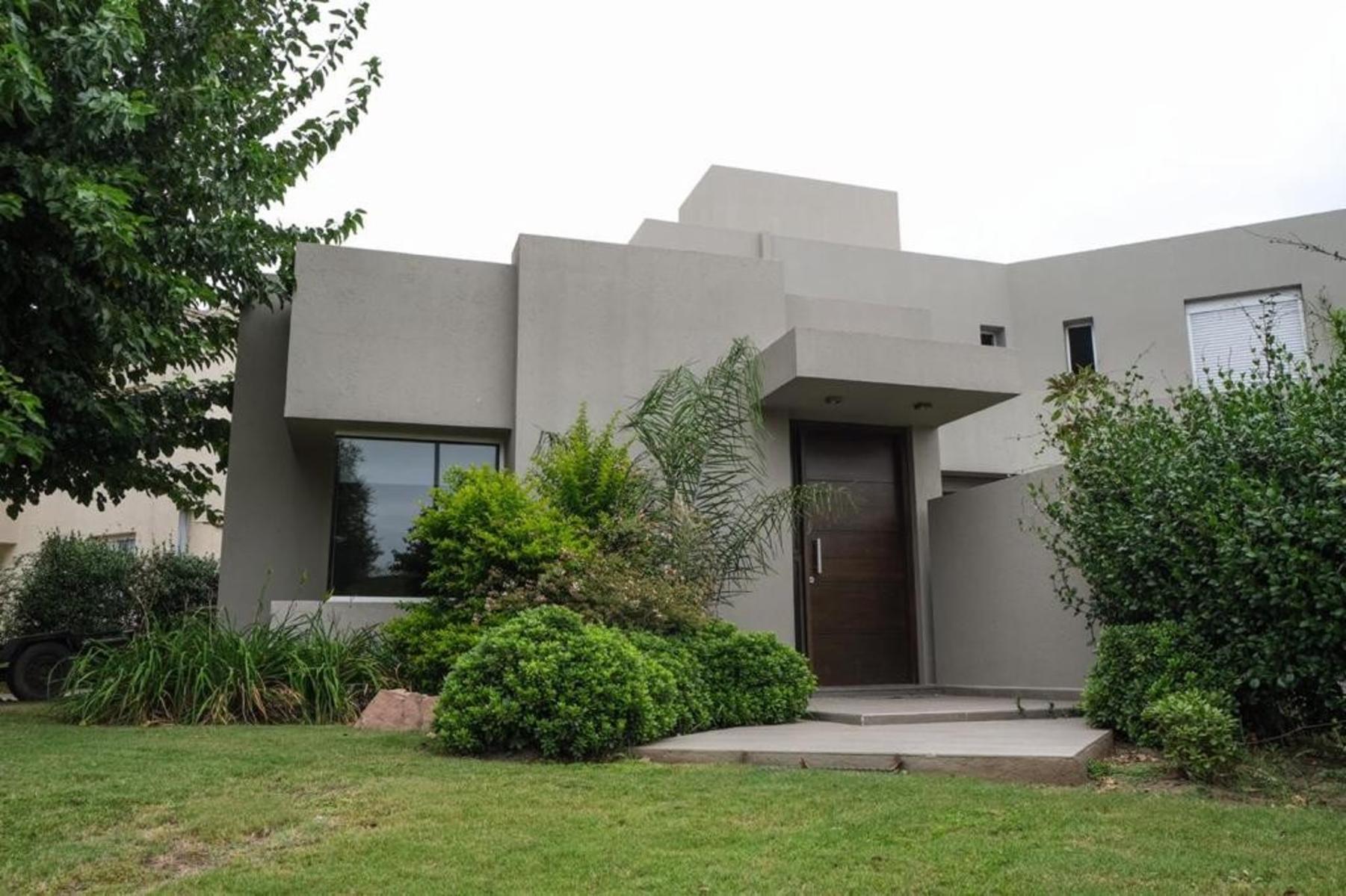 VENTA EXCLUSIVA CASA TRES DORMITORIOS EN BARRIO LOS CIELOS VALLE ESCONDIDO