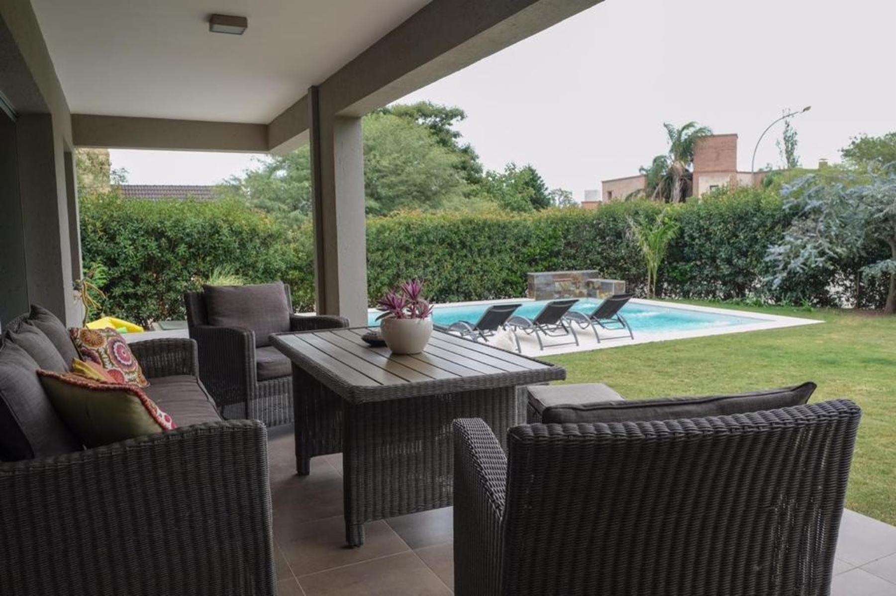 VENTA EXCLUSIVA CASA TRES DORMITORIOS EN BARRIO LOS CIELOS VALLE ESCONDIDO — foto 3